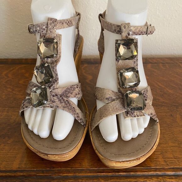 Lorenzo Chelini Embellished Wedge Heels - Picture 10 of 10